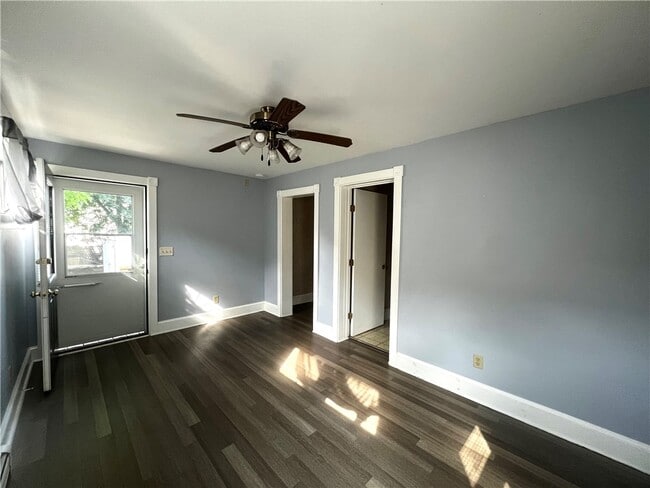 Building Photo - 352 Maple Ave