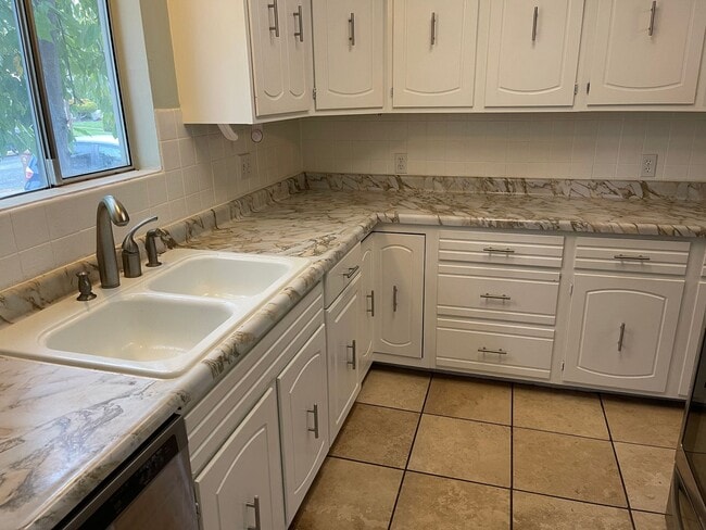 Building Photo - ***Half Off Move In Special***