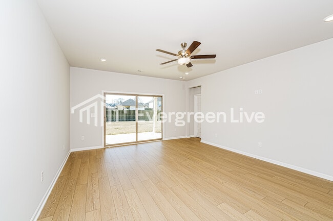 Building Photo - 318 Pond Spg Dr