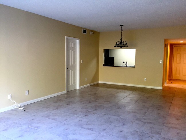 Foto del edificio - 3301 NW 101st Ave