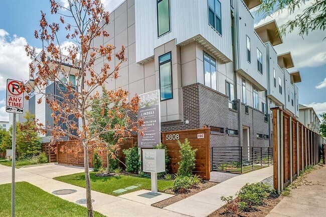 Foto del edificio - 5711 Lindell Ave