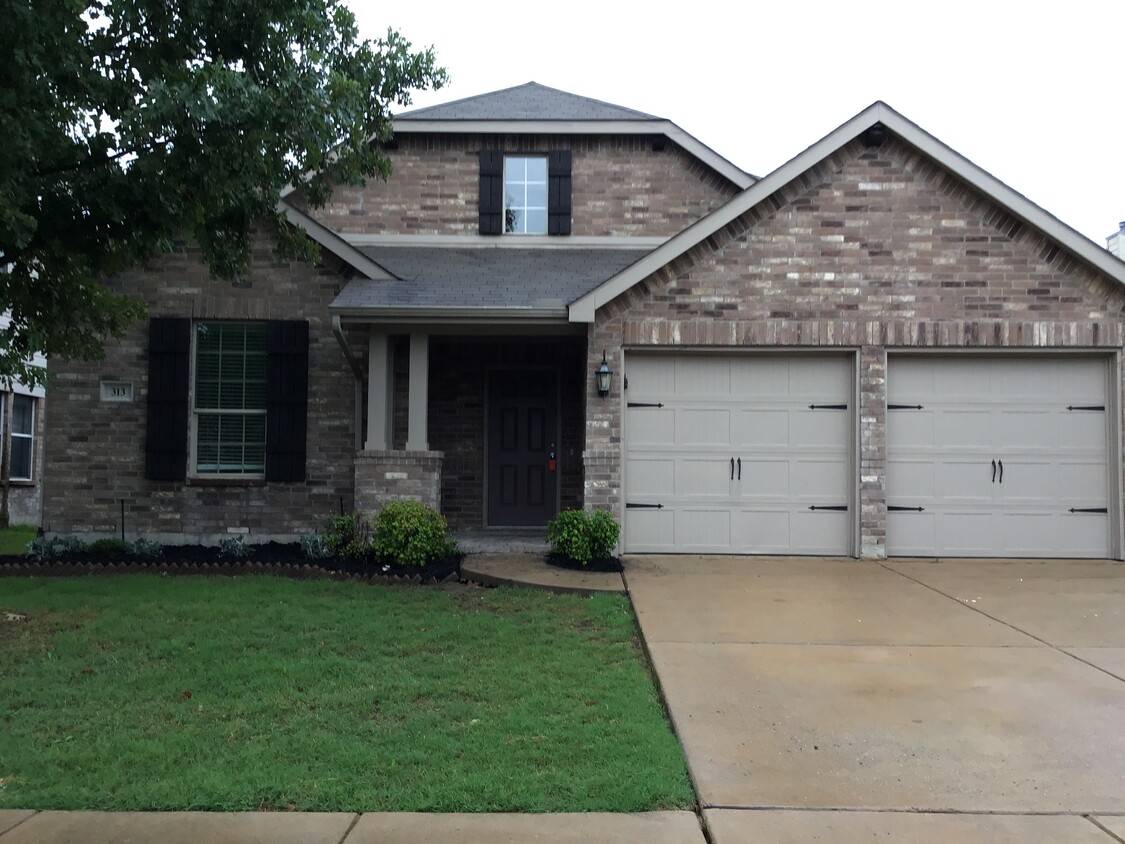 Primary Photo - 313 Hawthorn Dr