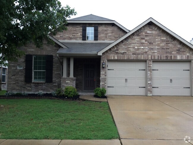 Building Photo - 313 Hawthorn Dr