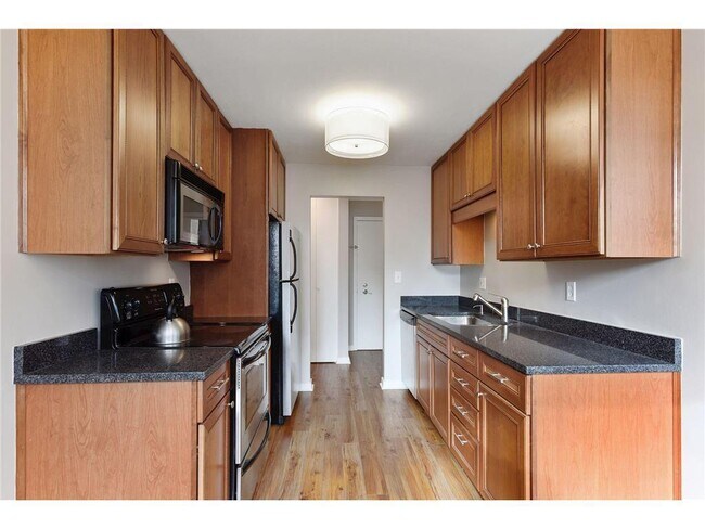 Building Photo - 1770 Bryant Ave S