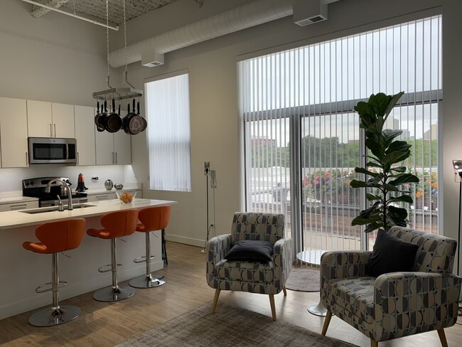 Foto del edificio - 1221 N. LaSalle Lofts