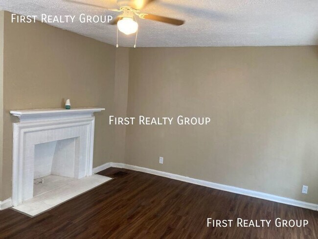 Building Photo - Recently Updated 2 Bedroom Single Family H...