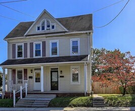 Building Photo - 869 York St