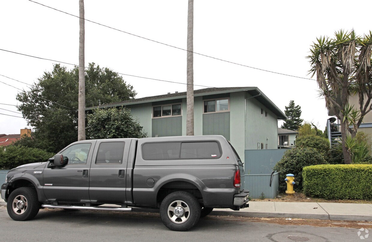 Foto del edificio - 1510 Merrill St