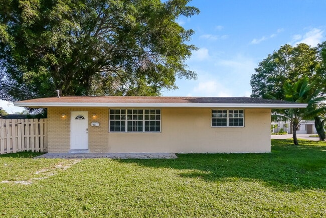 Building Photo - 7311 Miramar Pkwy