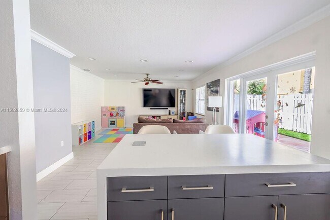 Building Photo - 1237 NW 125th Terrace