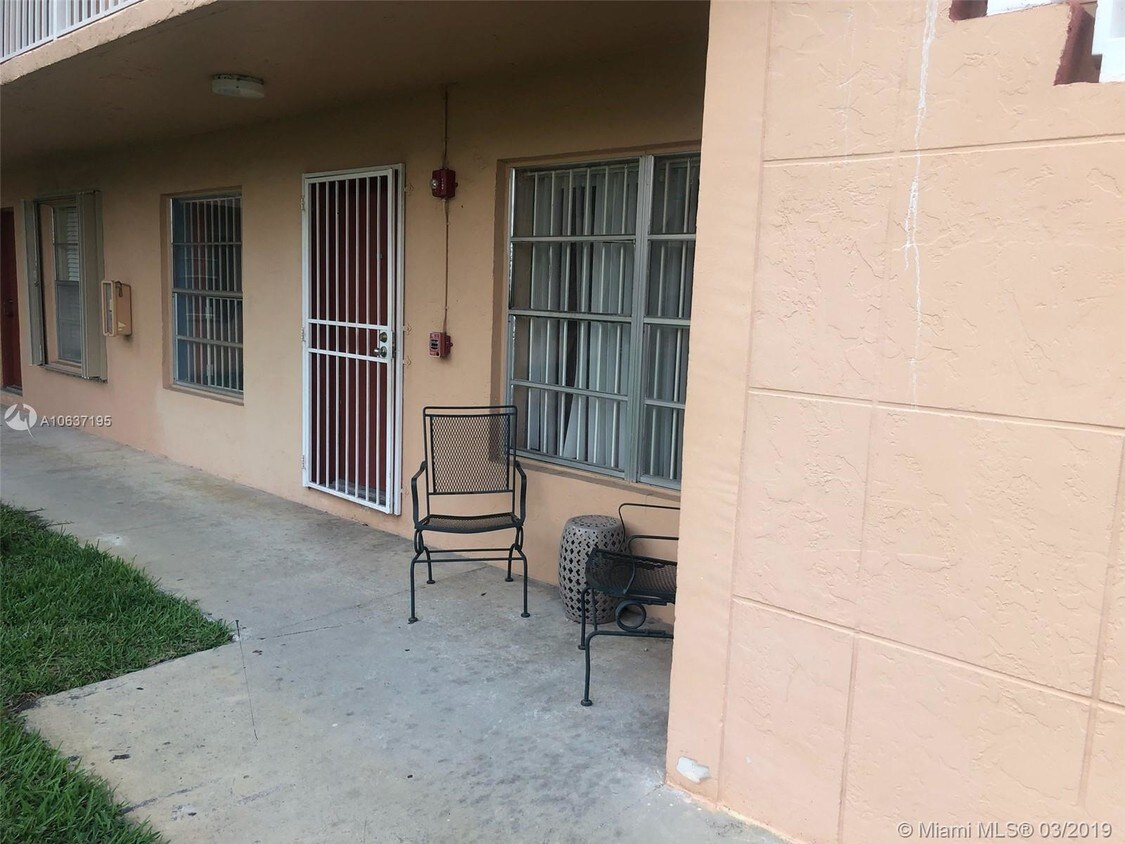 Foto principal - 12800 SW 43rd Dr