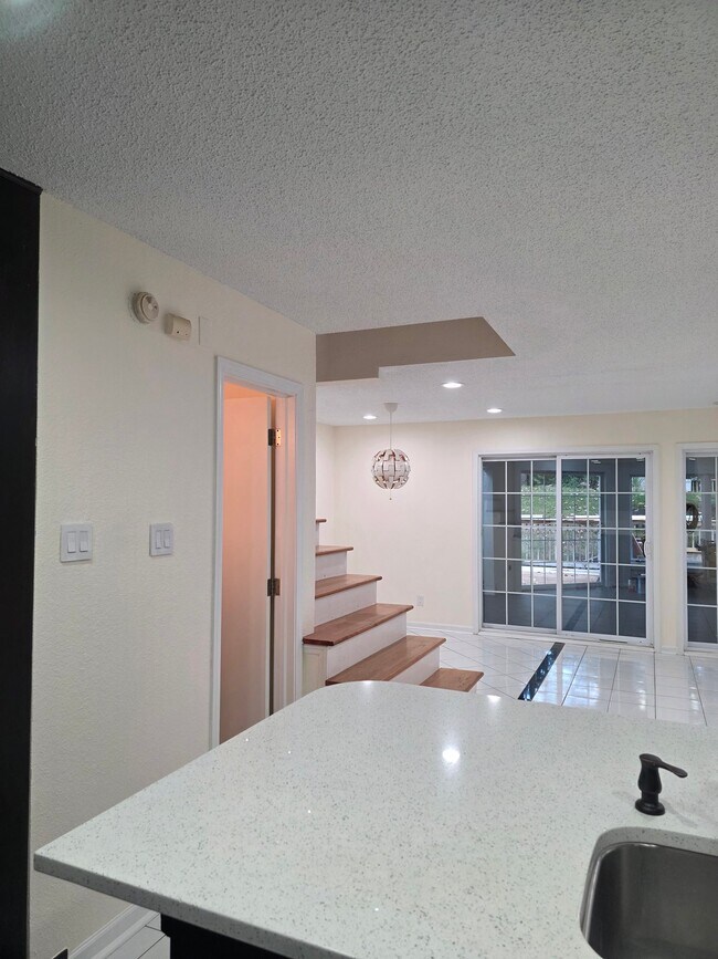 Foto del edificio - 6674 Stanhope Way