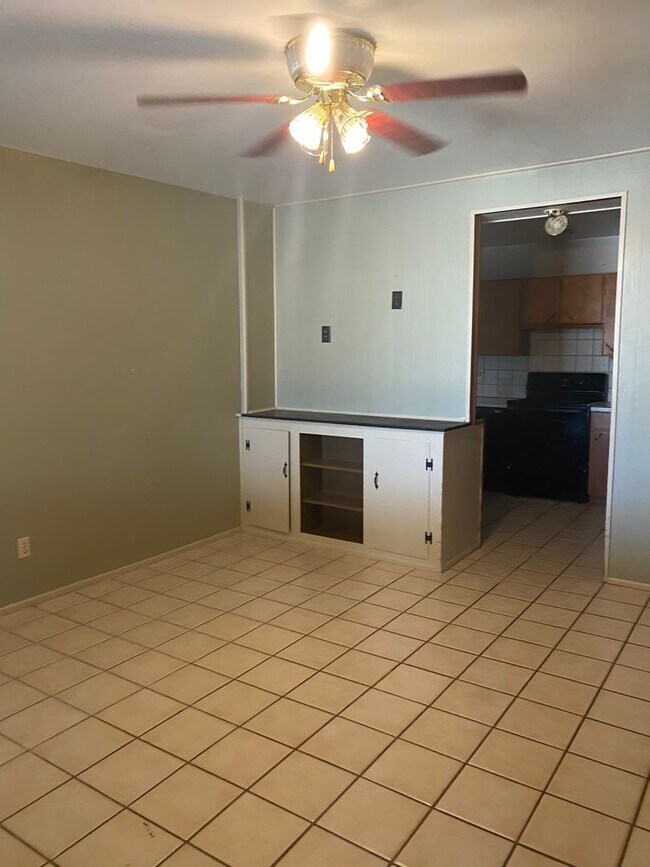 Foto del edificio - Eastside 3 bed 2 bath - Pool and Garage