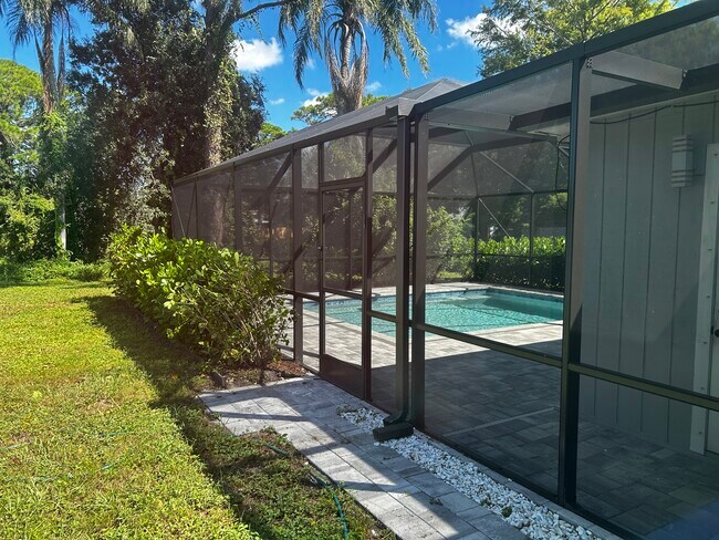 Foto del edificio - 3024 Woodpine Cir