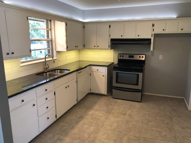 Foto del edificio - 904 Westchester Dr