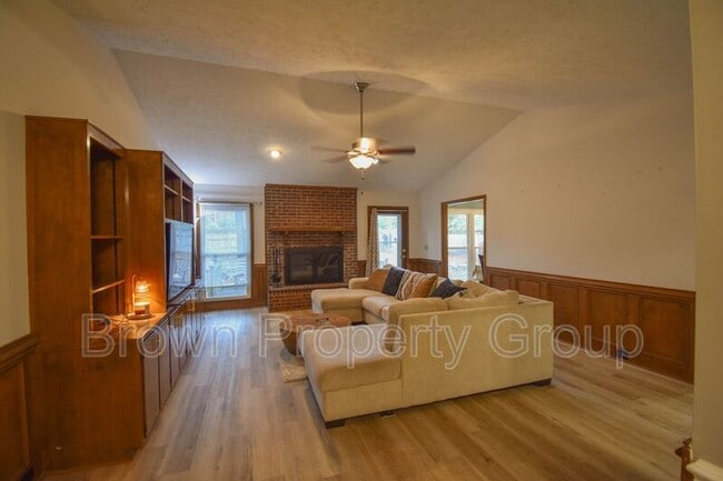 Foto del edificio - 1651 Greenock Ave