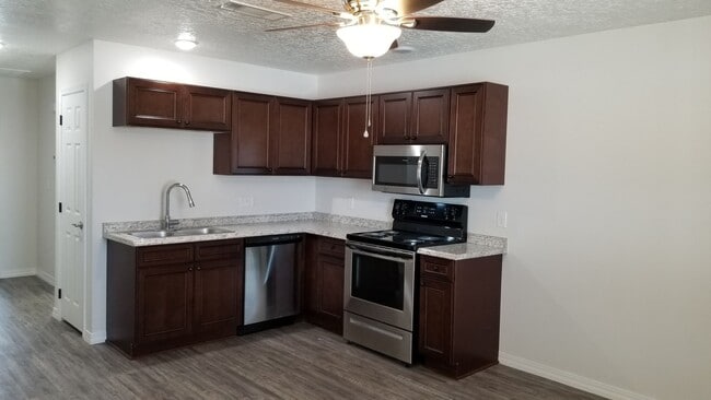 Foto del edificio - NEW LUXURY ONE BEDROOM APARTMENT UNFURNISHED