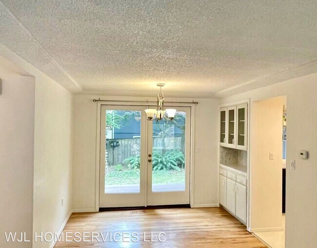 Foto del edificio - 5 br, 4 bath House - 13807 NE 76th St