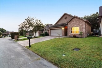Building Photo - 111 Harbour Town Cir