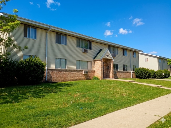 Building Photo - Coming Soon: Spacious 2BR Apartment | Heat Included | Kenosha