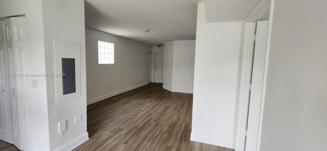 Foto del edificio - 3478 Briar Bay Blvd