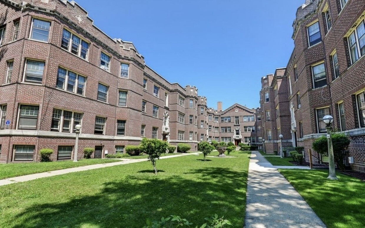 Primary Photo - 1615 Ridge Ave