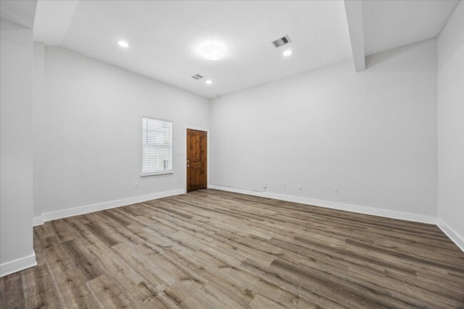 Building Photo - 2316 Hopkins St
