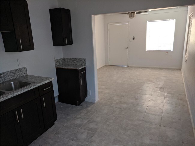 Building Photo - 952 Miller Ave