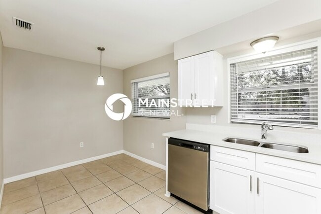 Foto del edificio - 4 Bedroom Pet-Friendly Home in ORLANDO, FL with Main Street Renewal