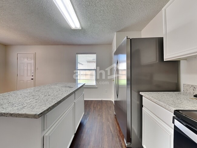 Building Photo - 5428 Kleberg Dr