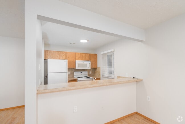 1BR, 1BA - 820SF - Kitchen - The Lusitano