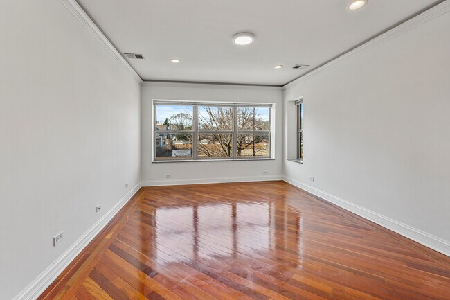 Foto del edificio - 7227 N Rogers Ave