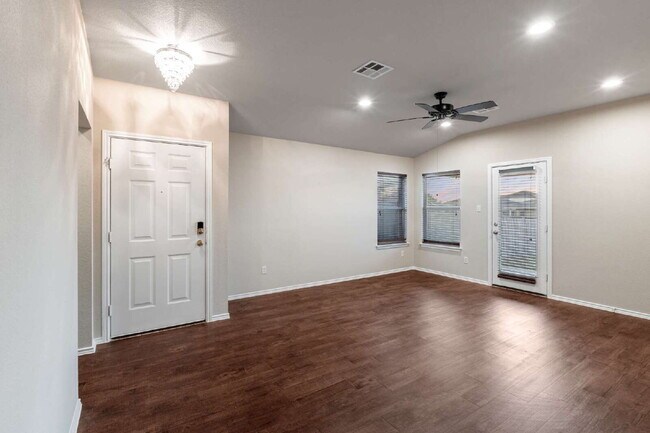 Foto del edificio - Charming Home in Presidential Meadows