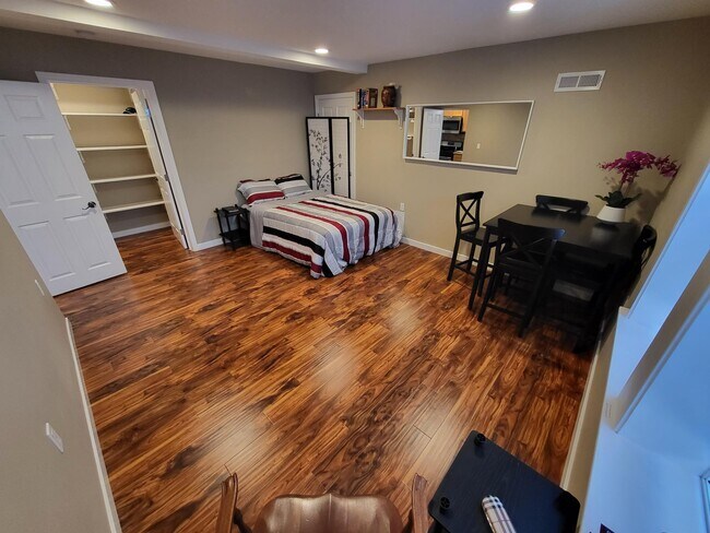 Dormitorio (lado izquierdo) - 2206 Lincoln Ave