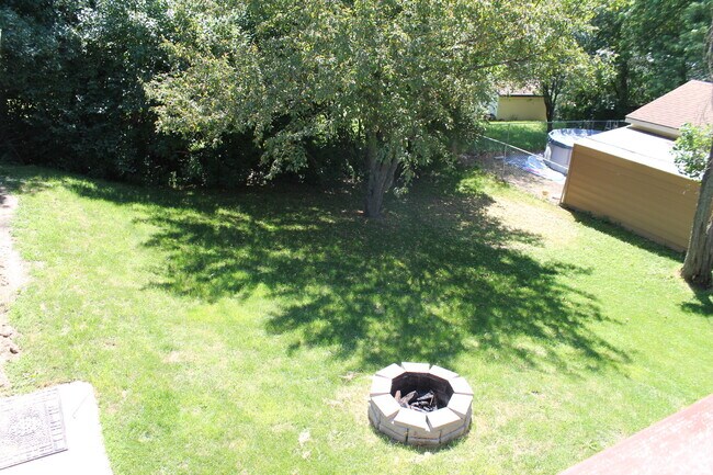 Foto del edificio - Avail May 1st. SW Rochester 3 bedroom 2 bath home, giant 2 car garage