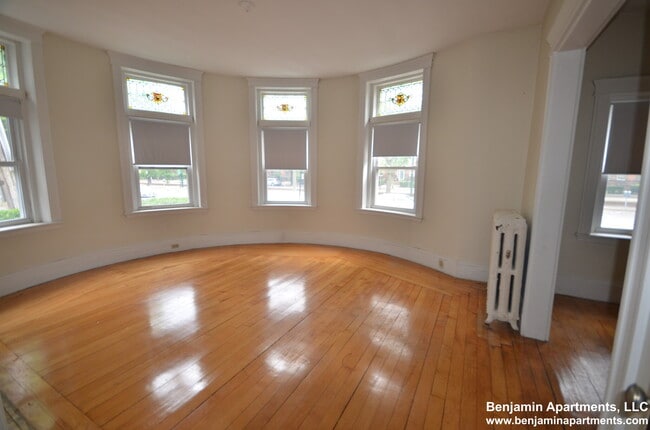 Building Photo - 1822 Beacon St
