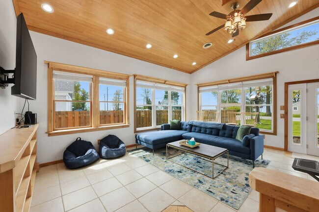 Foto del edificio - 4262 Lake Rd E