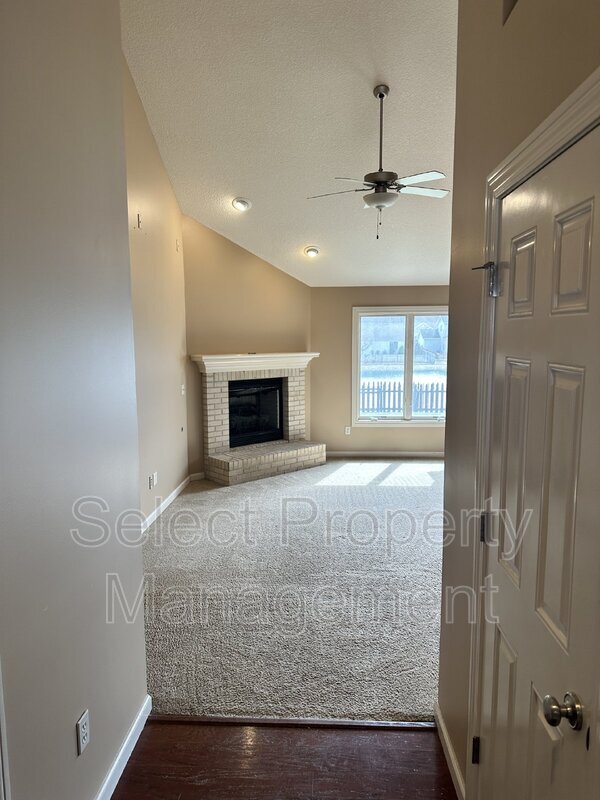 Building Photo - 8531 Forsythia Ct