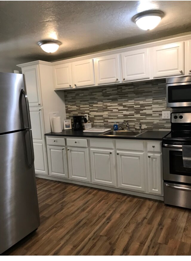 Building Photo - 1436 S Roberta St