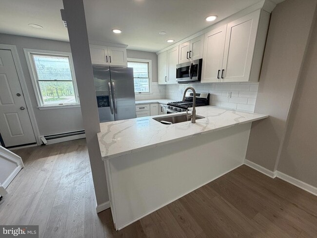 Foto del edificio - 359 Whites Rd