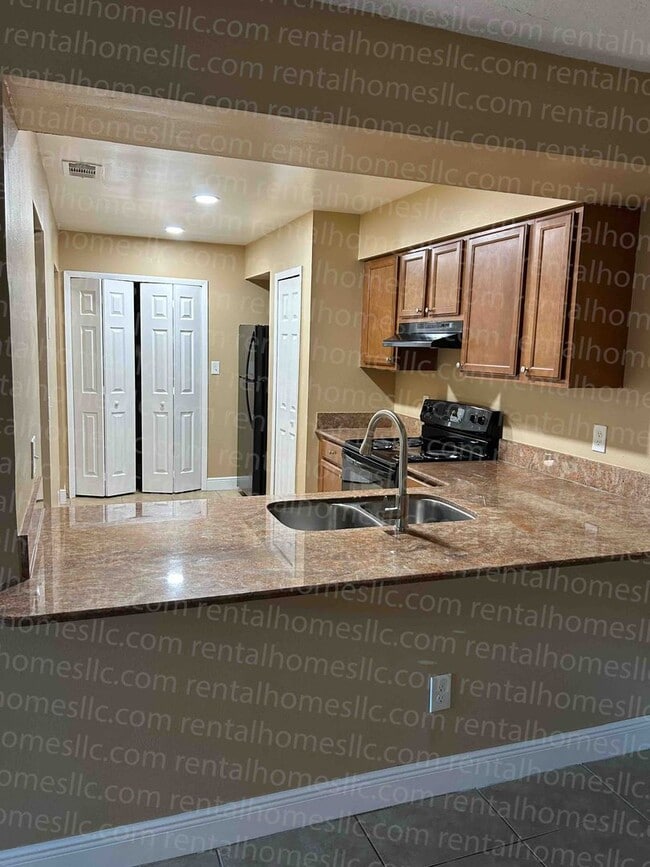 Building Photo - Remodeled Patio Home, Minutes Away From UC...