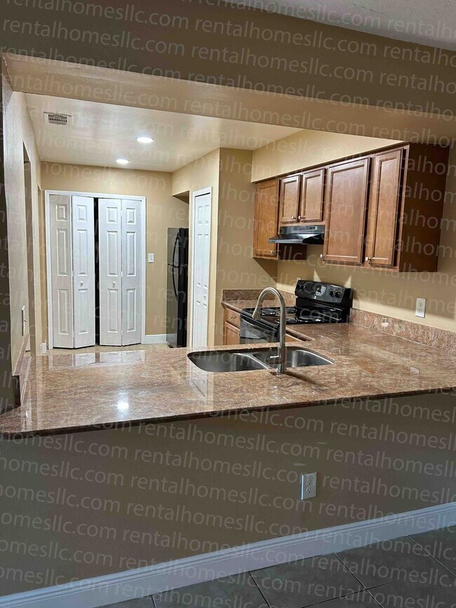 Foto del edificio - Remodeled Patio Home, Minutes Away From UC...