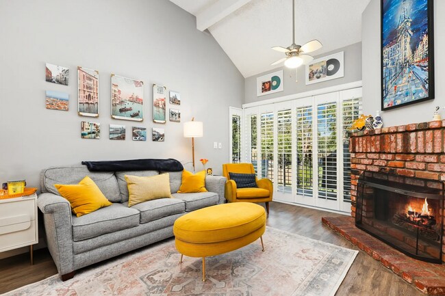 Foto del edificio - 16962 Westwood Ln
