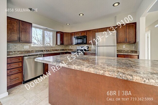 Building Photo - Single Family in cul-de-sac