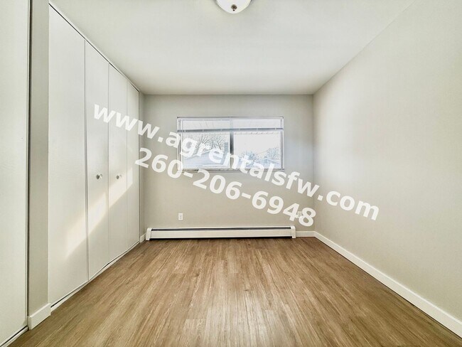 Foto del edificio - 901-931 West Brookwood Court