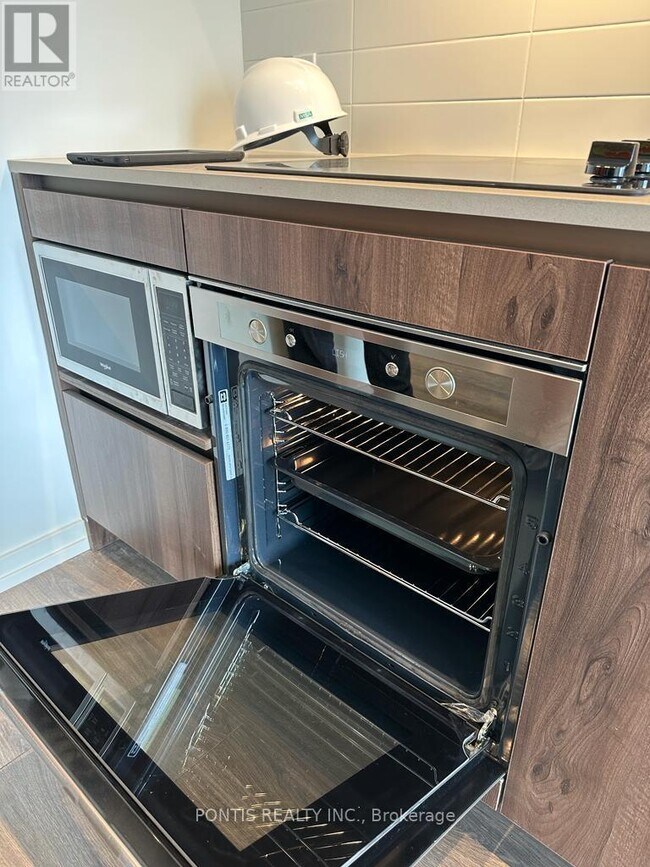 Photo du bâtiment - 1000 Portage Pkwy