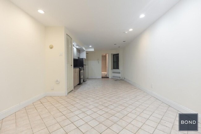 Building Photo - 330 E 93rd St