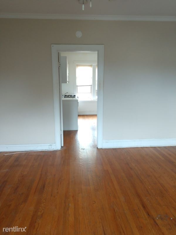 Building Photo - Studio, 1 bath Apartment - 2853 W Berteau Ave