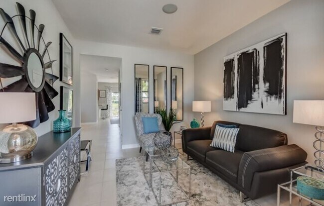 Building Photo - 3 br, 2.5 bath Townhome - 5413 NW 27TH CT
