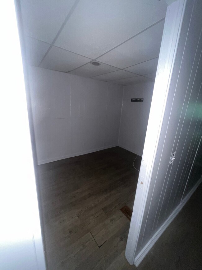 Foto del edificio - 3736 E Burke Blvd